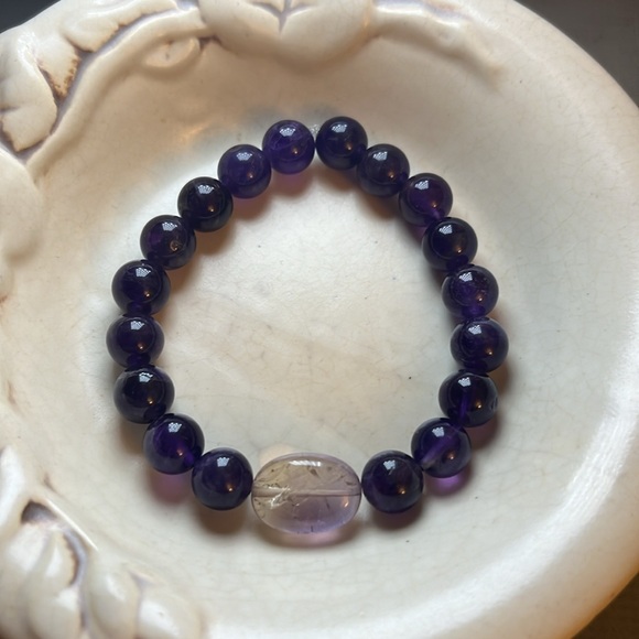Handcrafted bundle of two amethyst and Flourite stretch bracelets 6 inch - Picture 3 of 3